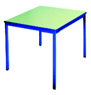 Quadrattisch mit Stahlgestell