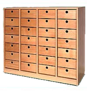 Regal mit Holzschubkästen 
