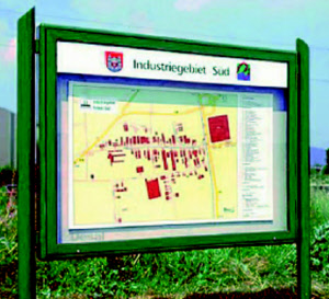 Außenvitrine mit Klappflügeltür