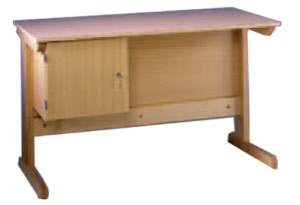 Holzkufentisch Schule