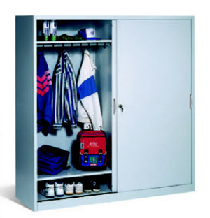 Umkleideschrank mit Vollblech-Schiebetüren