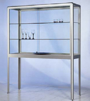 Standvitrine aus Alu