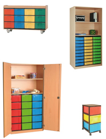 Materialschrank mit Kunststoffboxen