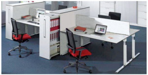 Arbeitstisch mit Akustikwand und Hochauszugschrank